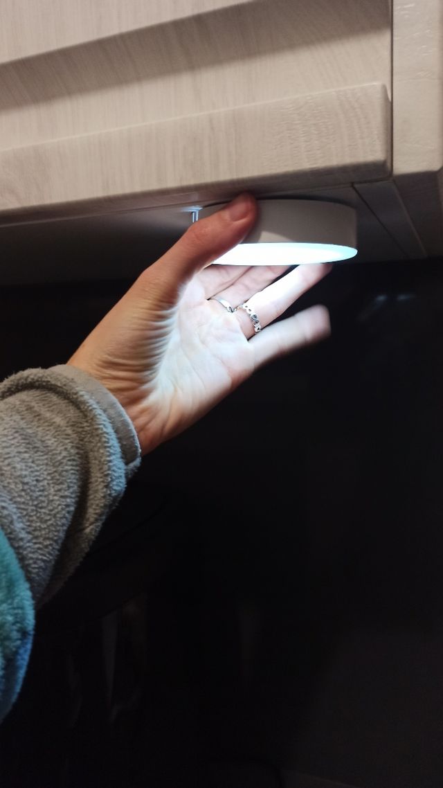 Luz con sensor de movimiento recargable