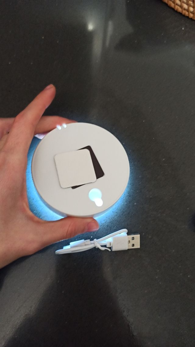 Luz con sensor de movimiento recargable
