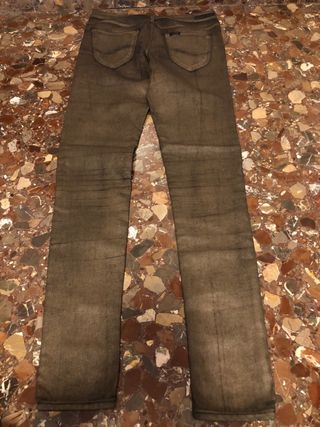 Pantalón metalizado Lee