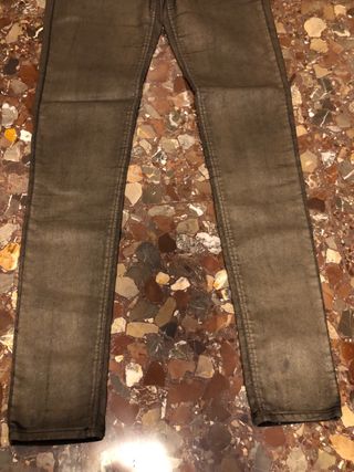 Pantalón metalizado Lee