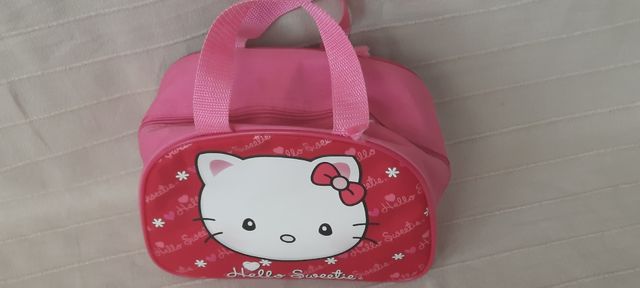 Bolsa y muñecos Hello Kitty o similar