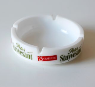 Cenicero de pasta de vidrio, Peter Stuyvesant