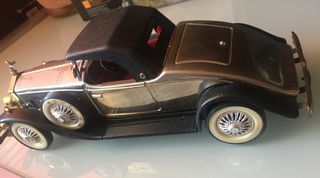 Maqueta coche antiguo, con radio.