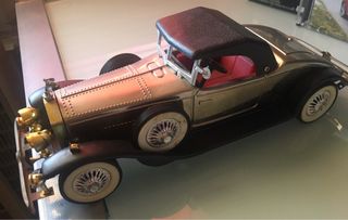 Maqueta coche antiguo, con radio.