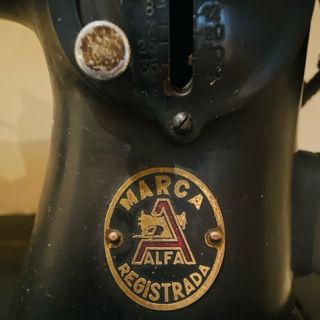 Alpha maquina de coser antigüa