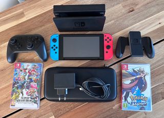 Nintendo Switch + funda + Pro Controller +2 Juegos