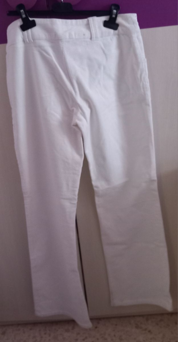 Pantalones elásticos pana mujer blanco.