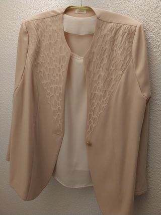 Traje chaqueta y falda