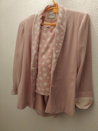 Traje chaqueta y falda
