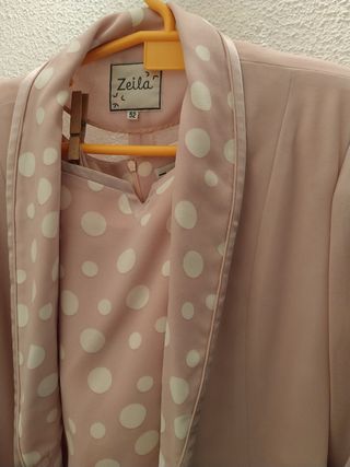 Traje chaqueta y falda