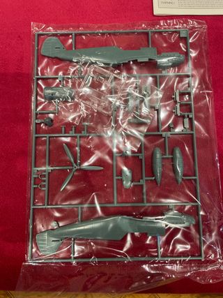 MAQUETA AVIÓN MESSERSCHMITT BF109T-2 ACADEMY