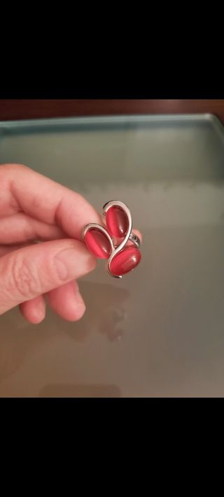 Anillo ojo de gato rojo a estrenar