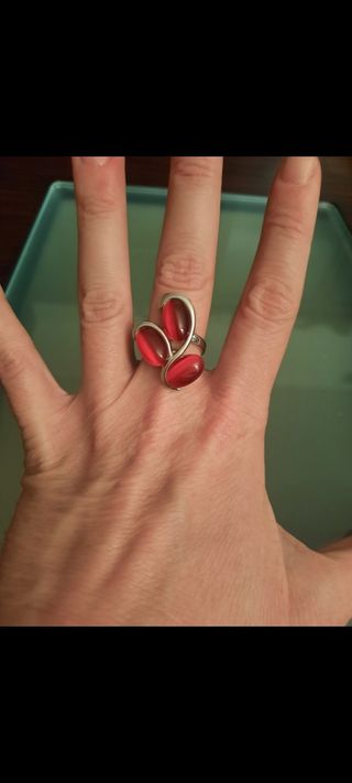 Anillo ojo de gato rojo a estrenar