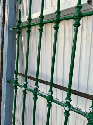 Pareja de rejas emplomadas ventaneras