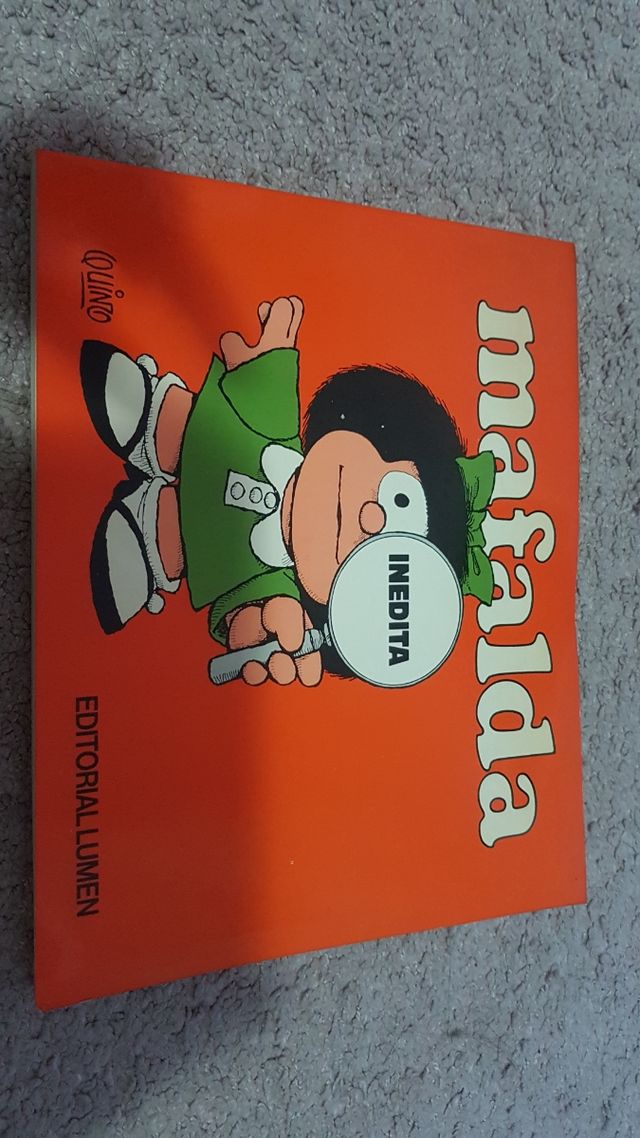 Mochila con un osito futbolero.