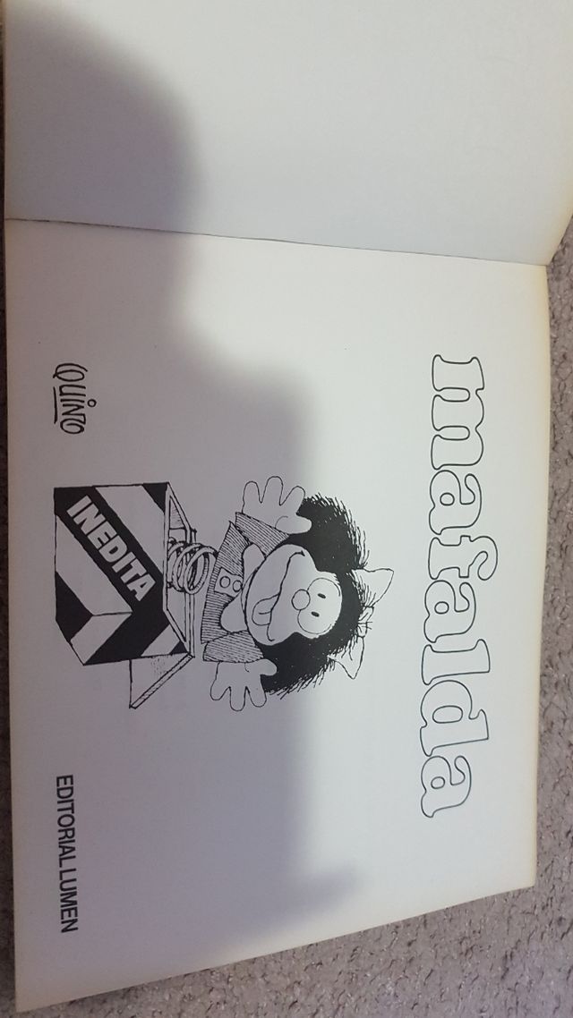 Mochila con un osito futbolero.