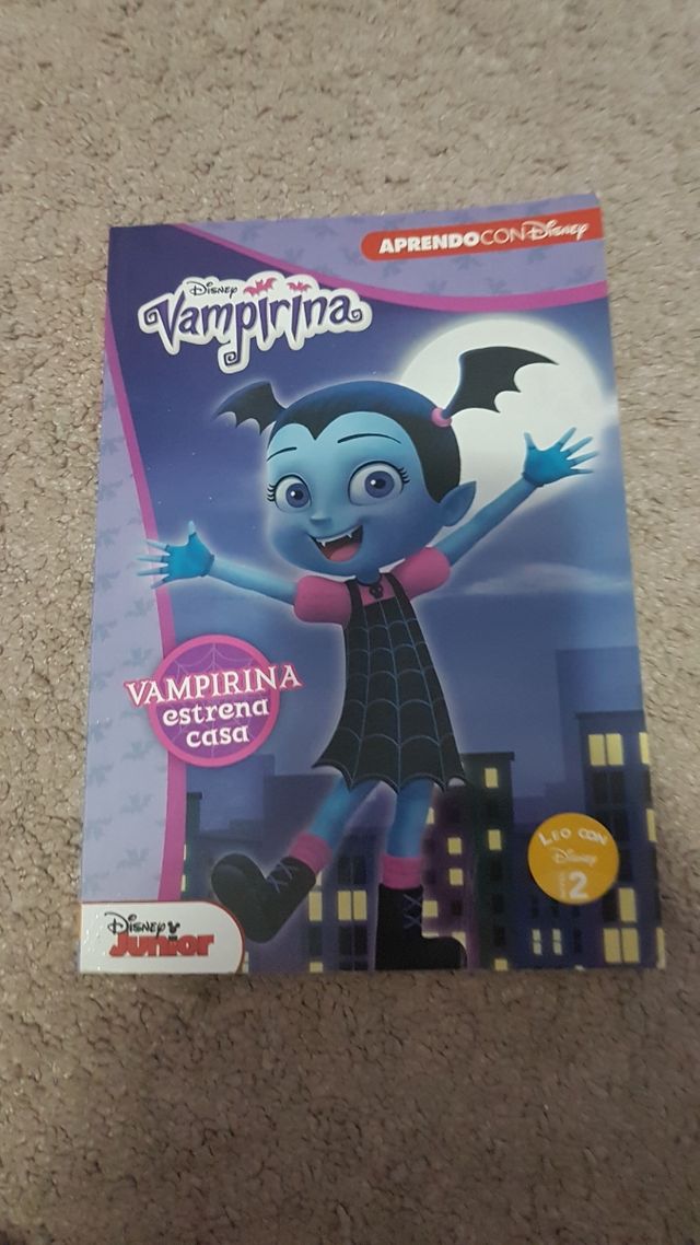 Mochila con un osito futbolero.