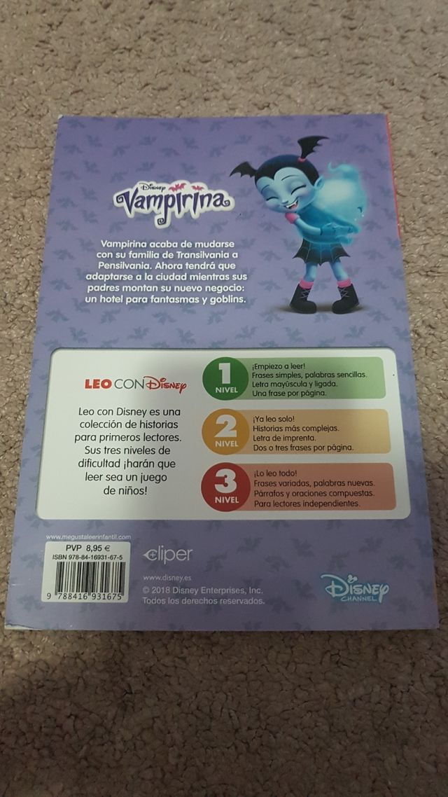 Mochila con un osito futbolero.