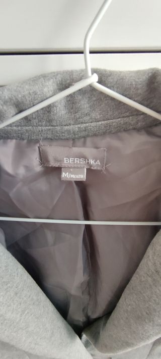 Chaqueta americana Bershka.