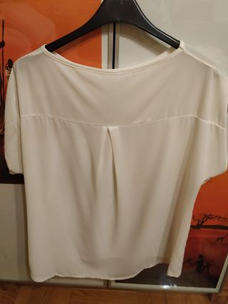Dos blusas de manga corta.Talla 44