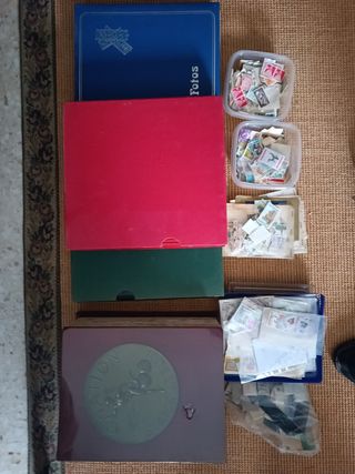 colección de álbumnes de sellos.