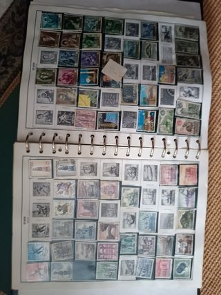 colección de álbumnes de sellos.