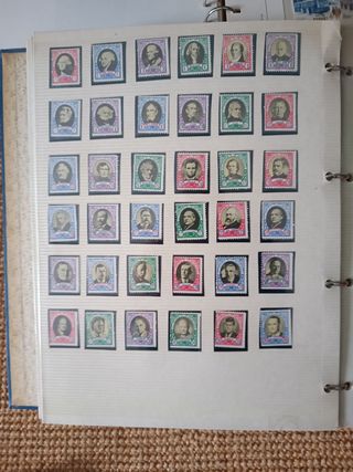 colección de álbumnes de sellos.