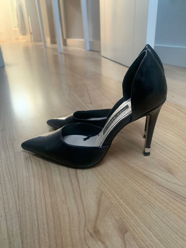 Zapatos stilettos negros nuevos