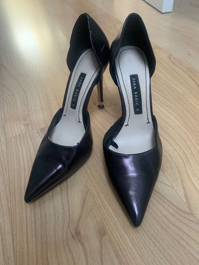 Zapatos stilettos negros nuevos