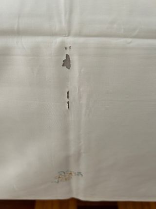 Copriletto in seta ricamata