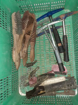 Piquetas, pinzas, cepillos soldar