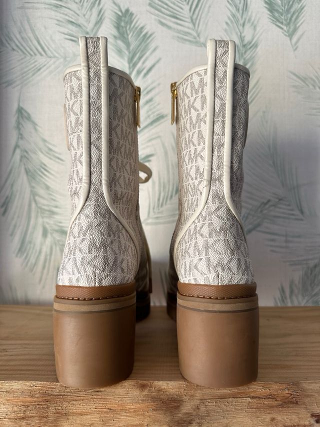 Botas militares beige y blanco Michael Kors