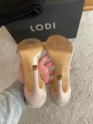 Sandalias de tacón rosa clarito de Lodi