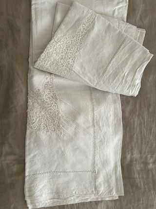 Lenzuolo in lino con pizzo