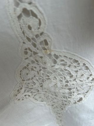 Lenzuolo in lino con pizzo