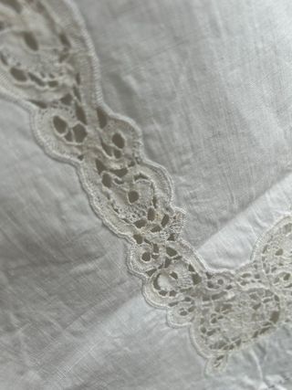 Lenzuolo in lino con pizzo