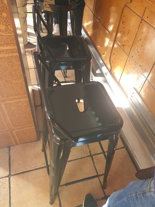 Taburete con respaldo