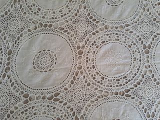 Colcha blanca de ganchillo o crochet  hecha a mano