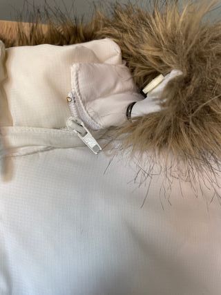 Chaqueta anorak blanca con capucha