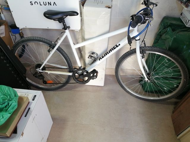 Bicicleta montaña paseo marca Decathlon niño