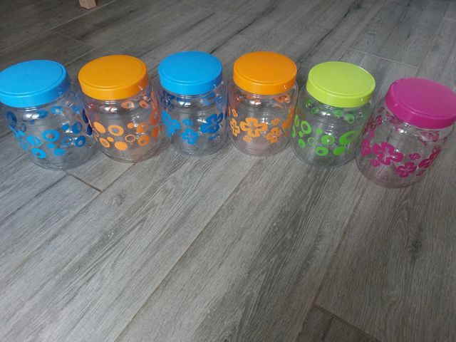 6 Botes de plástico