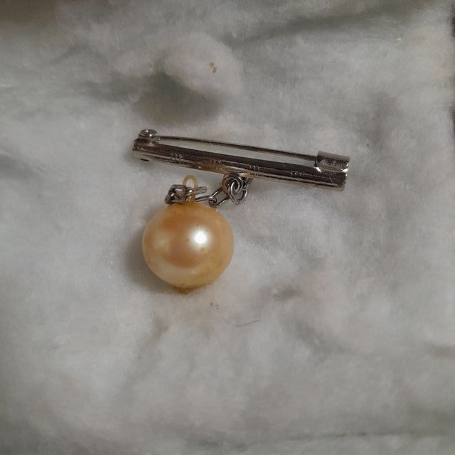 Spilla con perlina