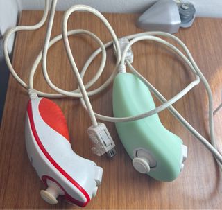 2 mandos Wii Nuchuk 1 original +funda regalo.