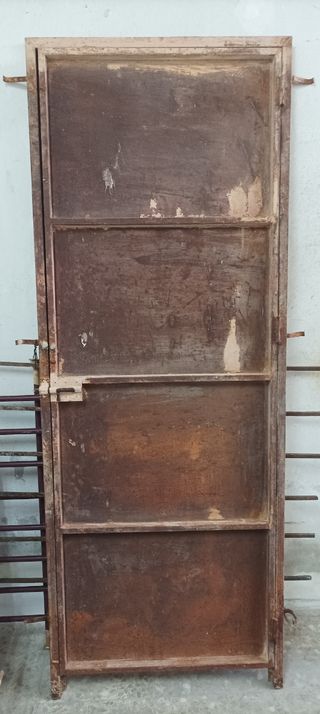 Puerta hierro