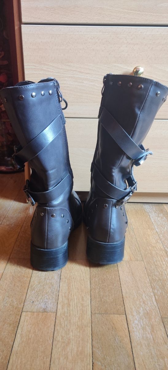 Botas altas mujer.