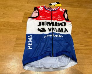 NUEVO. TALLA S. CHALECO JUMBO CAMPEÓN HOLANDA
