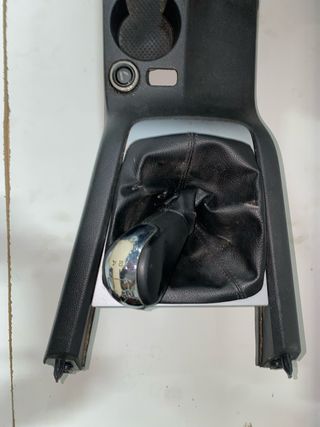 CONSOLA CENTRAL APOYABRAZOS SKODA OCTAVIA 1Z