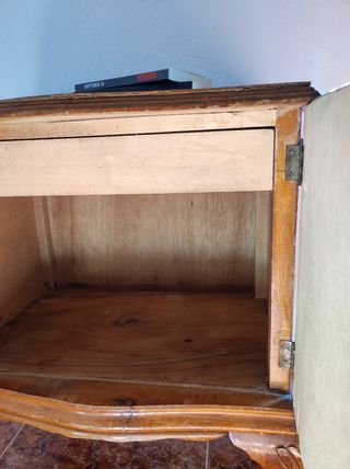 Pequeño aparador en madera de caoba