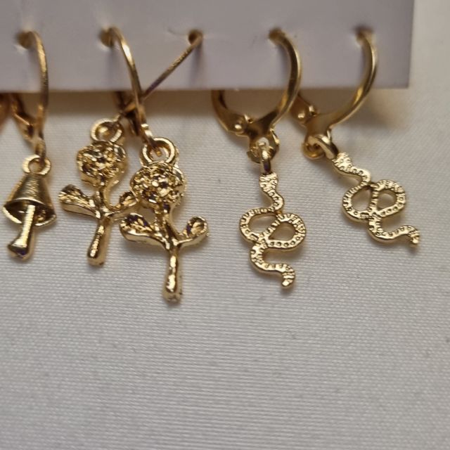 Lote 6 pares de pendientes color oro todo 5e.