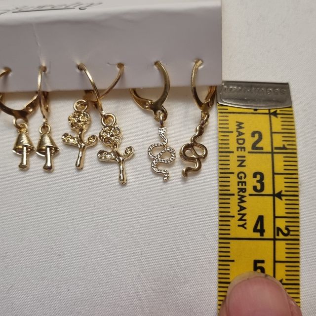 Lote 6 pares de pendientes color oro todo 5e.